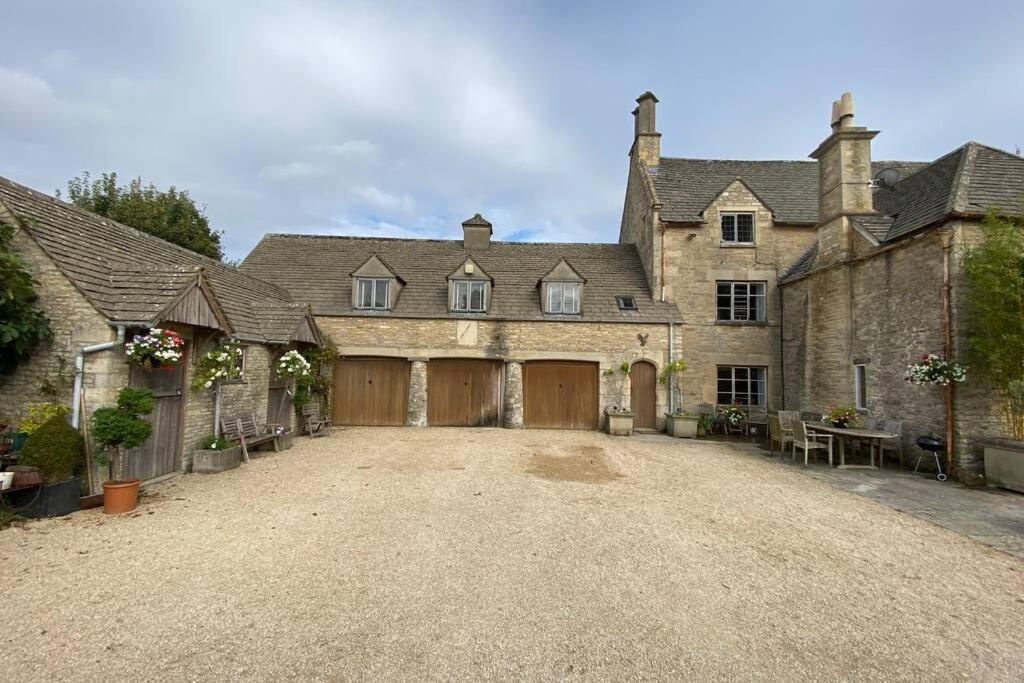 The Old Manor Coach House Apartment Cirencester Exterior photo