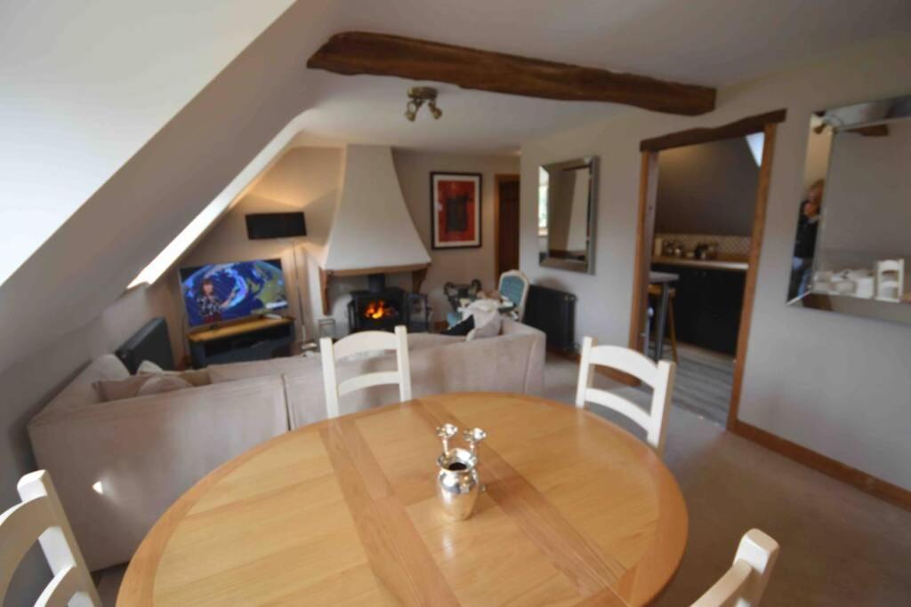 The Old Manor Coach House Apartment Cirencester Exterior photo